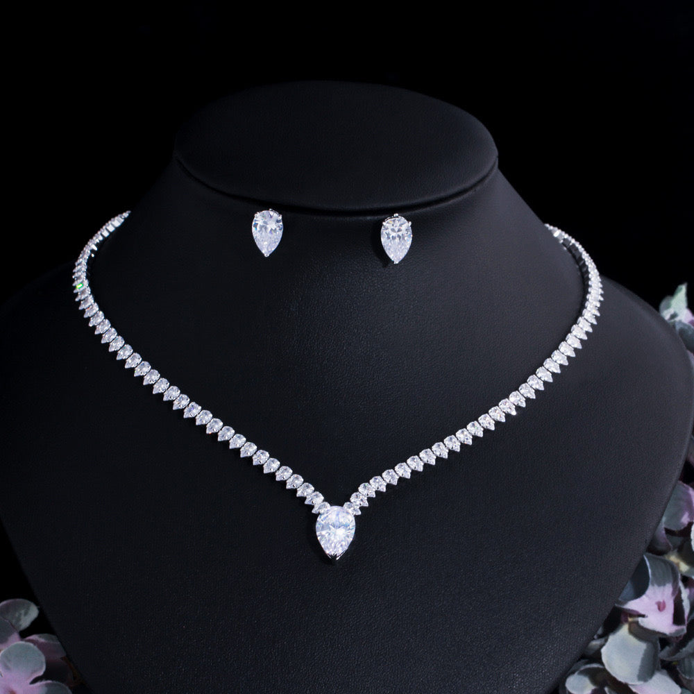 Glimmering Glow Necklace & Earring Set