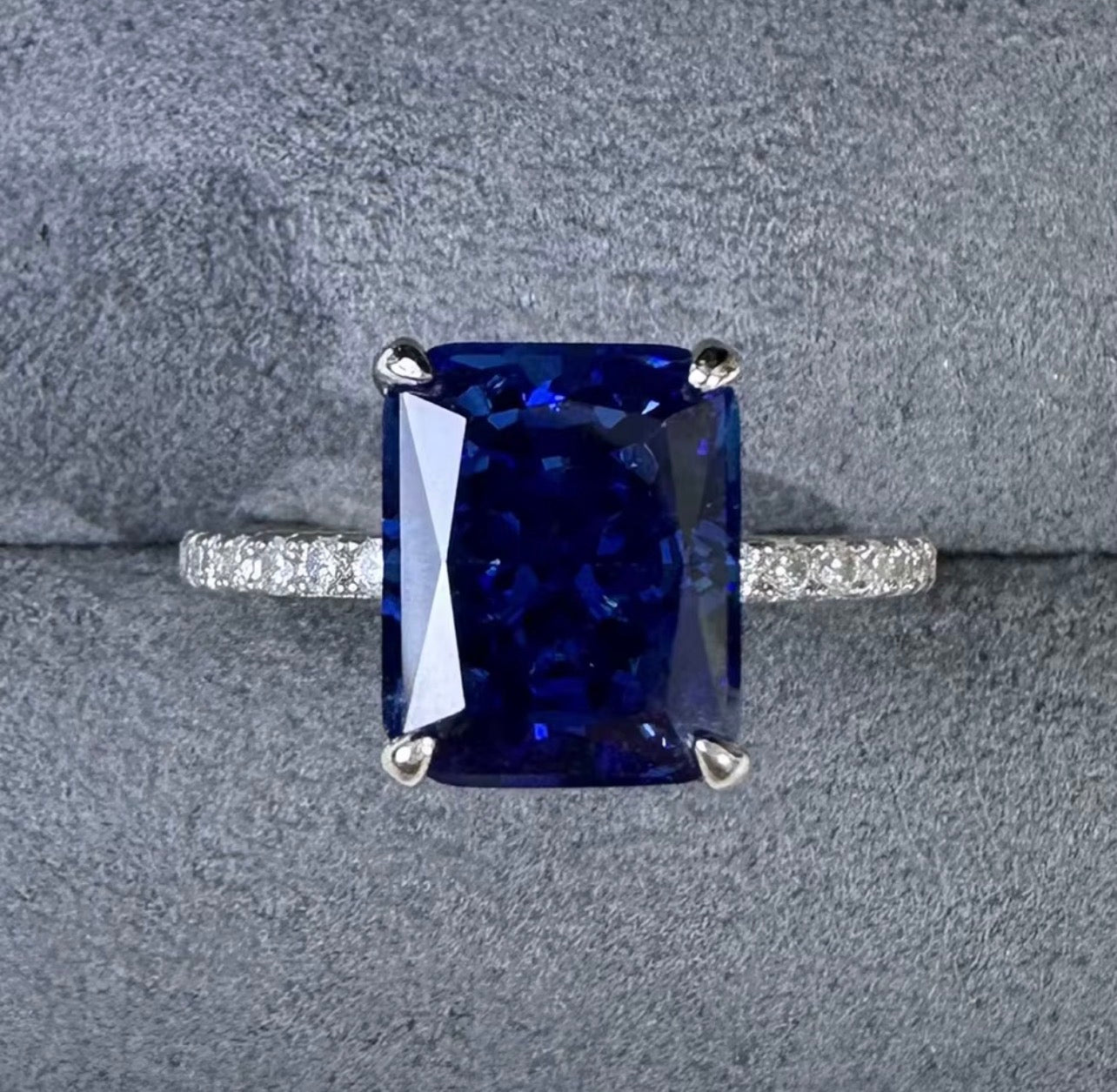 Iconic Lumiere Ring
