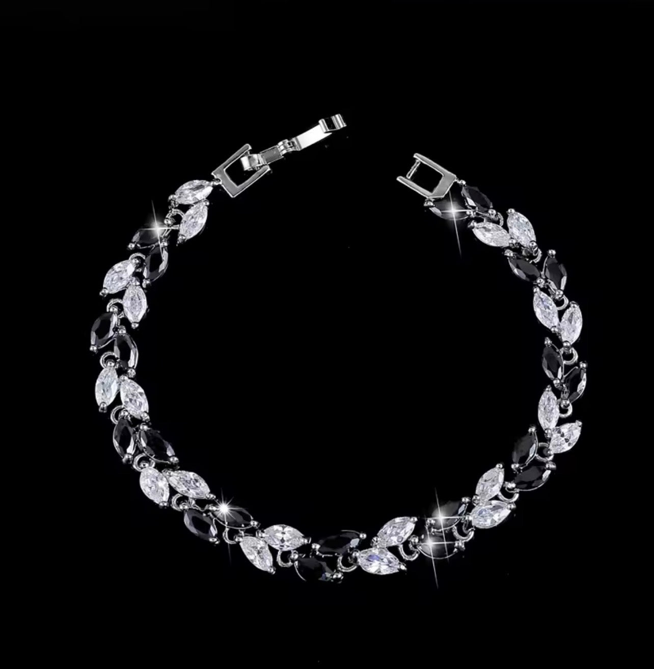 Leaf charm silver plated zircon bracelet (black)