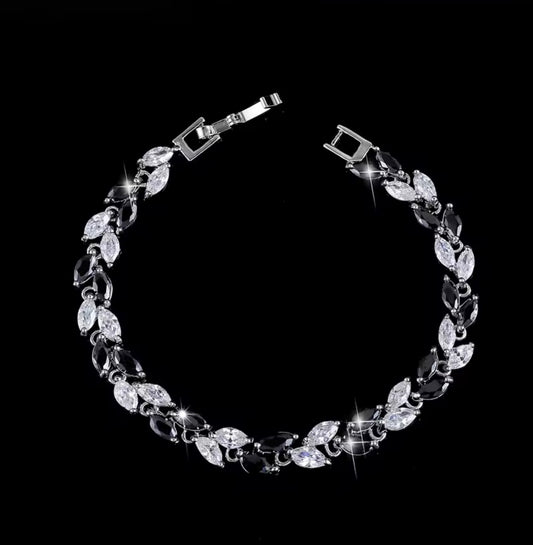 Leaf charm silver plated zircon bracelet (black)