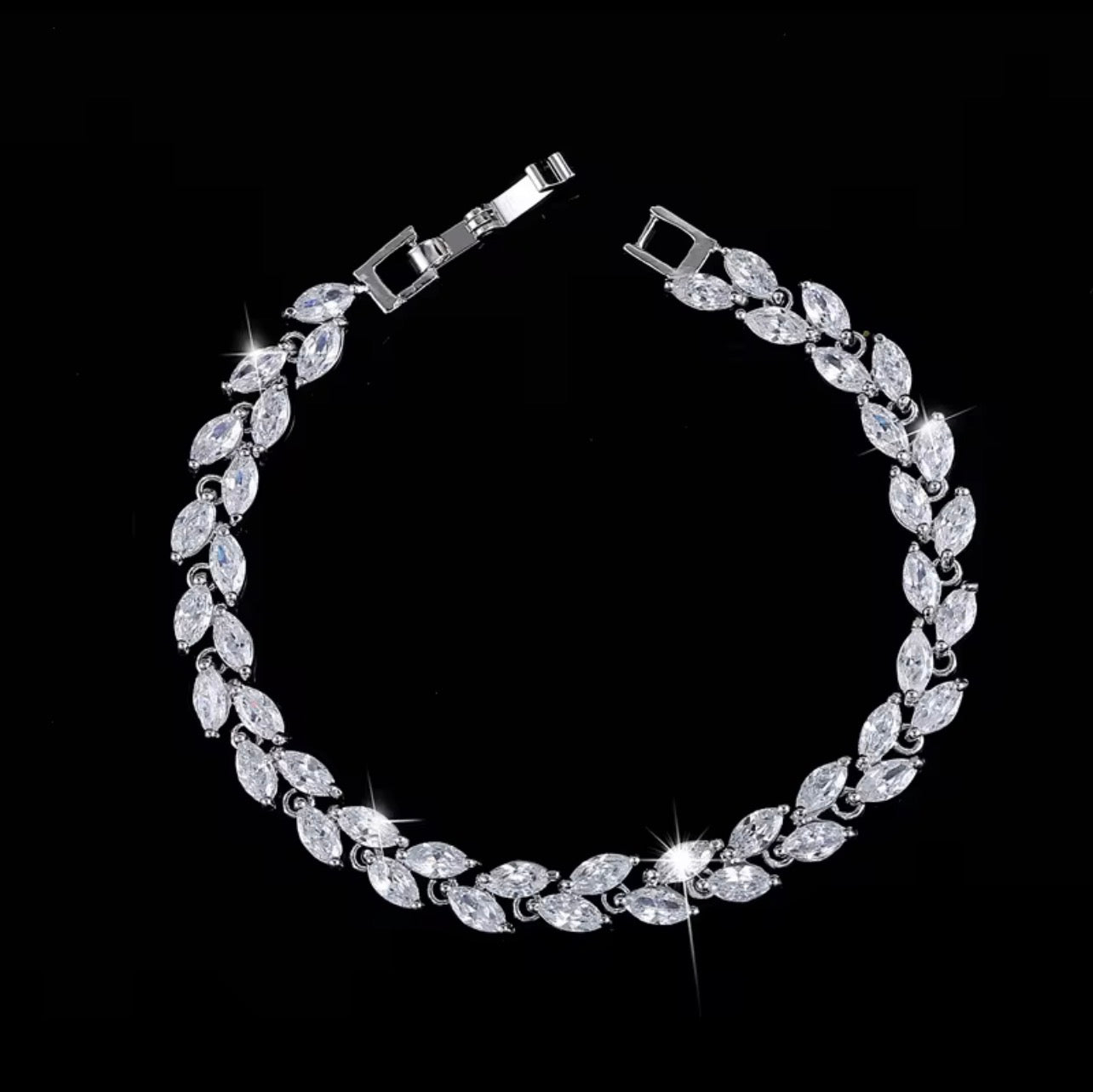 Leaf charm silver plated zircon bracelet (white )