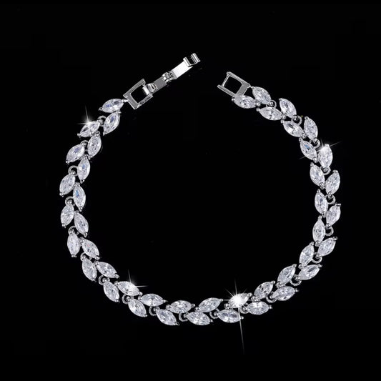 Leaf charm silver plated zircon bracelet (white )