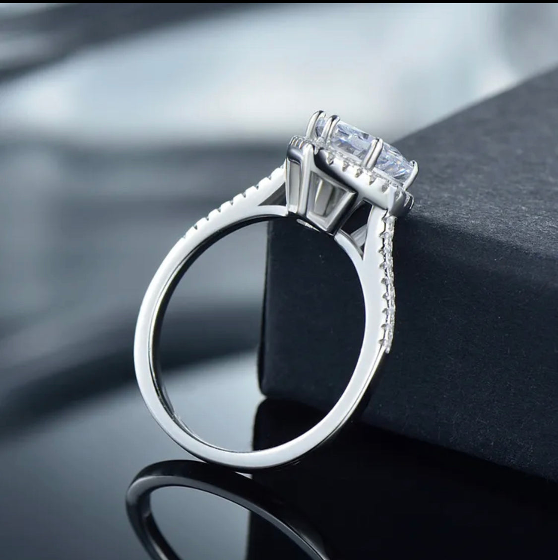 Eternal Lumiere Heart Ring